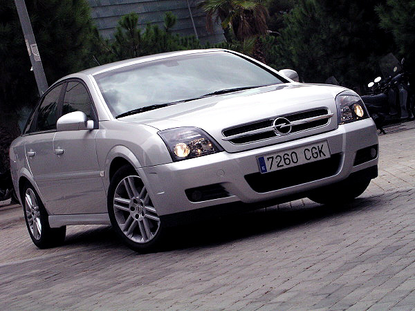 Opel_Vectra_GTS_3.2_V6_910_9[1].jpg